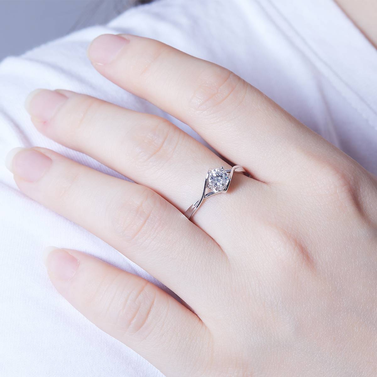 Twisted Arm Angel Kiss S925 Silver Plated Platinum Moissanite Women's Ring 50 Points D-Class